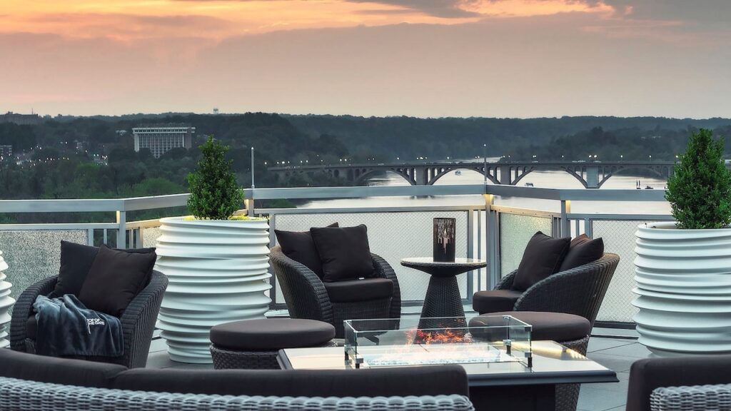 Manger dans un restaurant avec vue à Washington