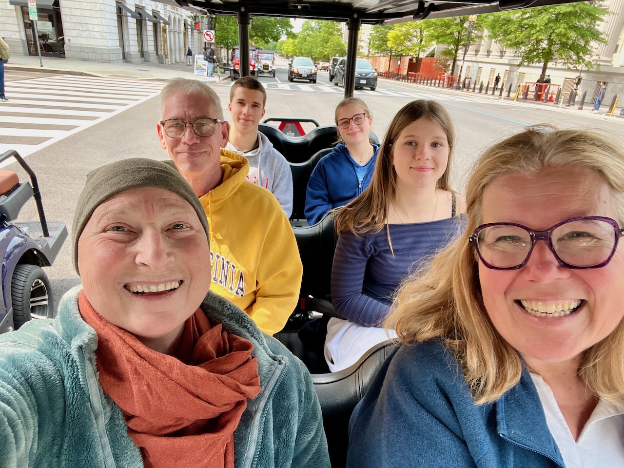 Washington en golf cart et en français